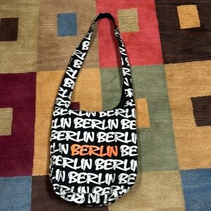 NWOT Berlin Zippered Canvas Tote Bag